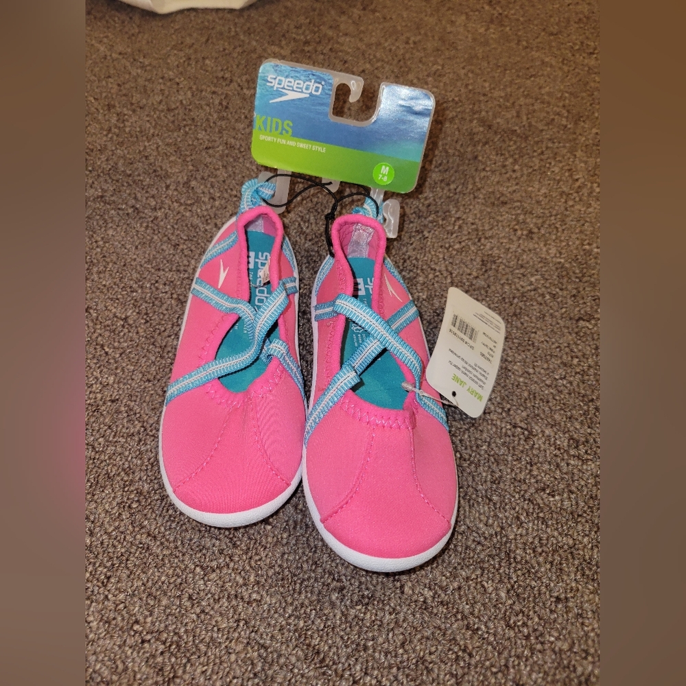 NWT Speedo water shoes. Size M (7/8) kids